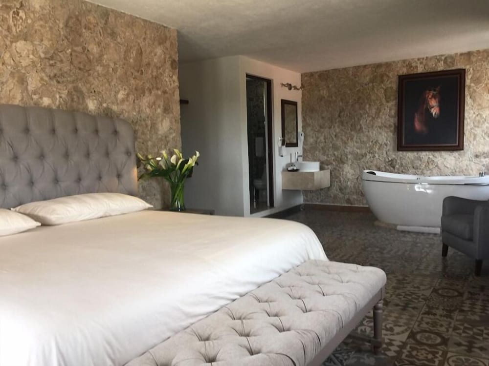 Luxury Room, Jetted Tub photo 1