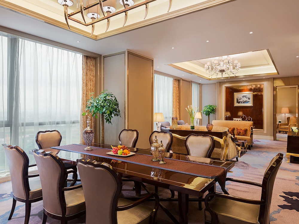 Chairman Suite photo 2