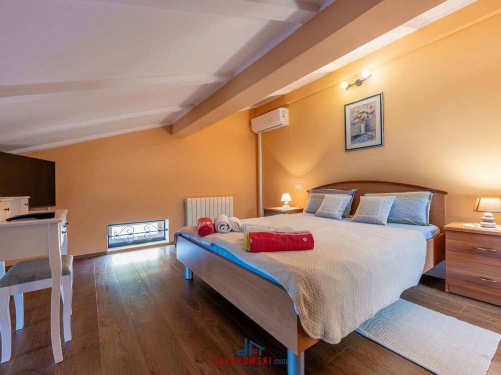 Villa photo 1