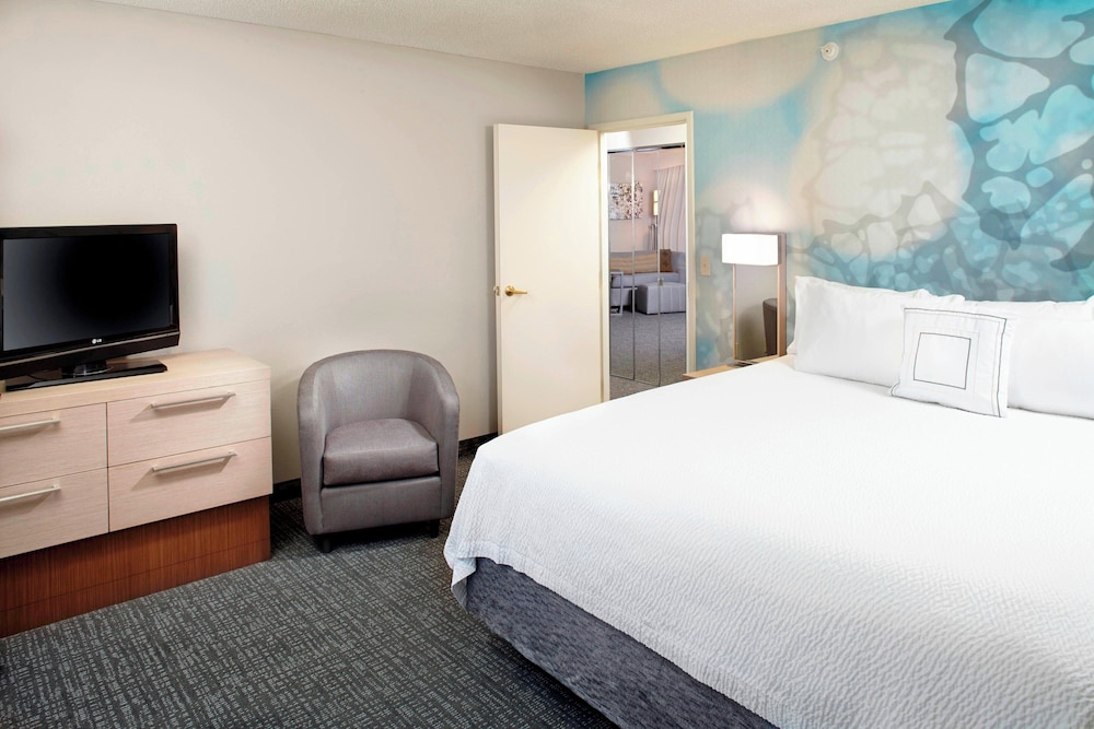 Suite, 1 Bedroom - Photo 1
