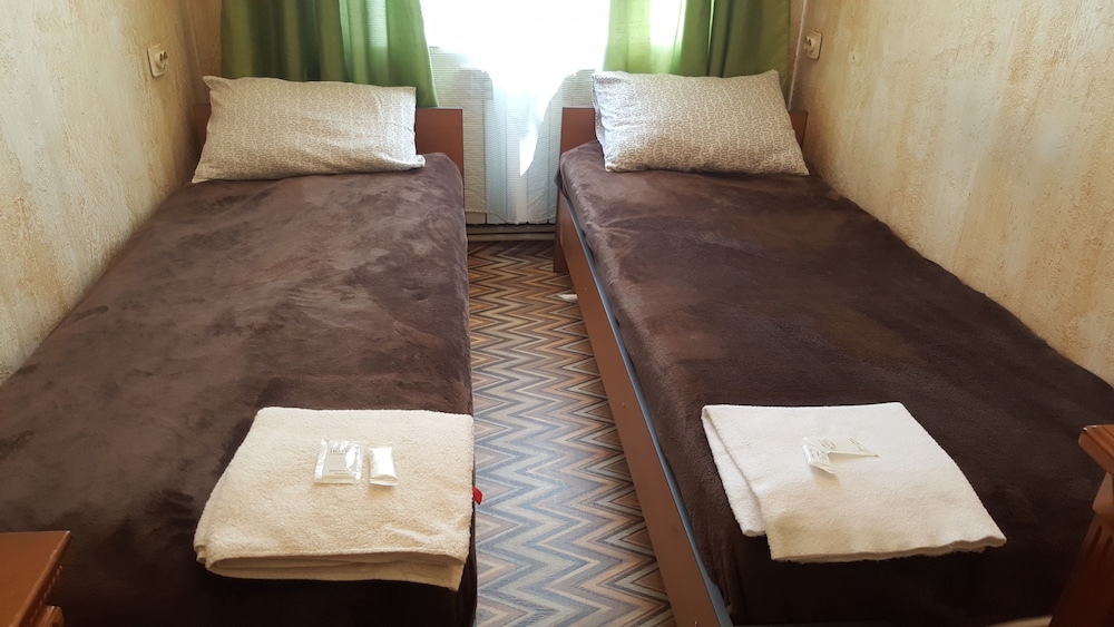 Economy Twin Room, Shared Bathroom photo 1