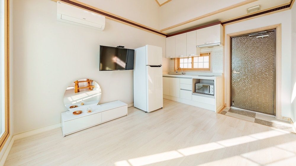 Basic Room, 1 Bedroom (Peugeot 202) photo 2
