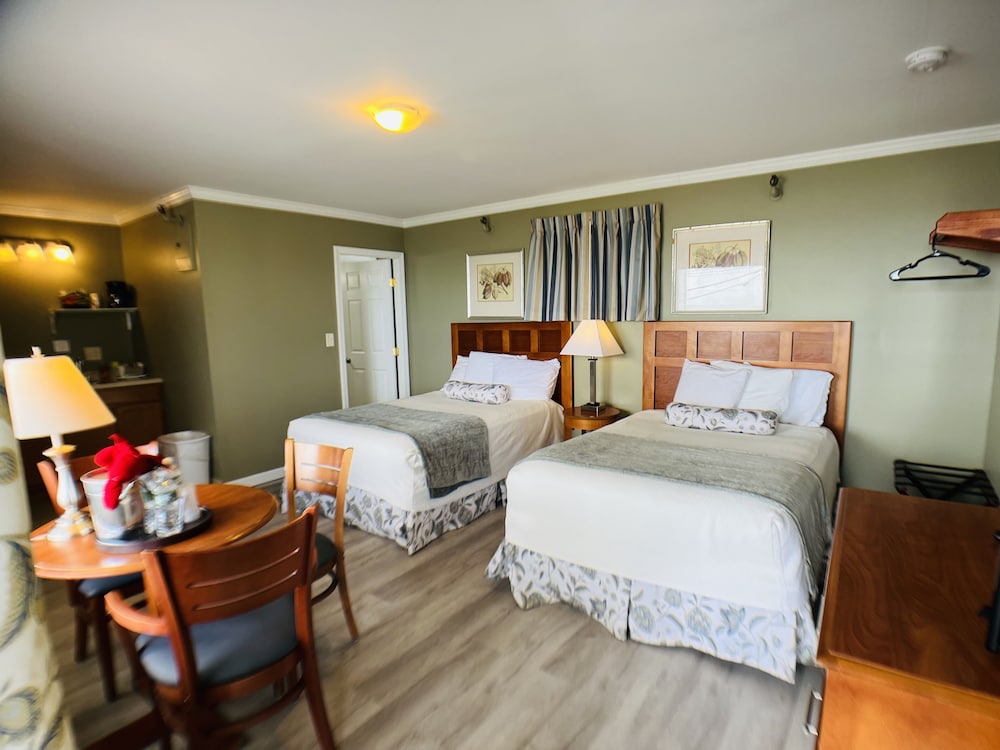 2nd Floor, Front Ocean View, 2 Double Beds photo 1