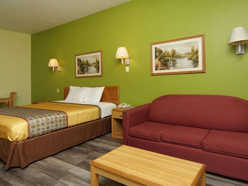 Classic Suite, 1 King Bed photo 1