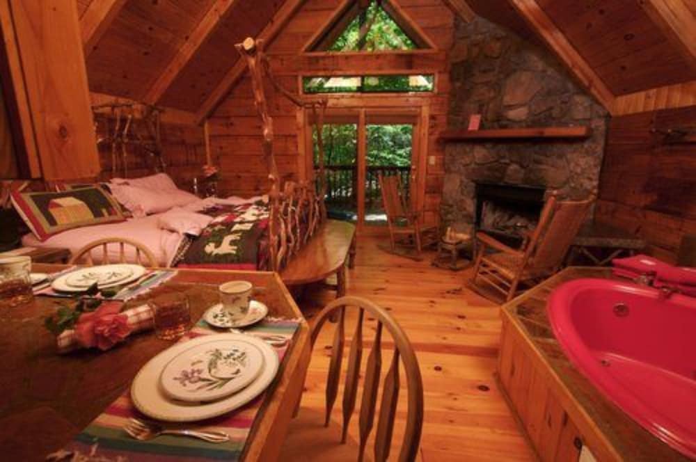 Locust Ridge Romantic Cabin photo 1