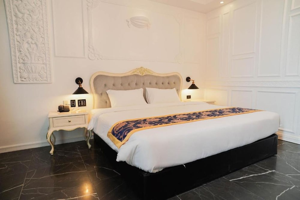 Suite, City View