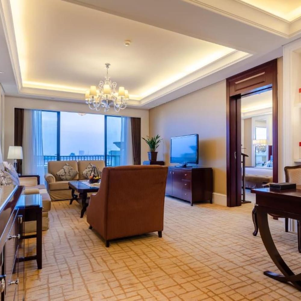 Business Suite photo 3