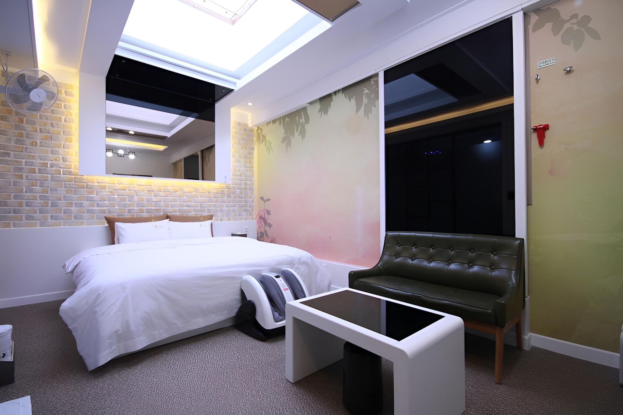 Room (Semi-special room (Free Netflix avail) - Photo 9