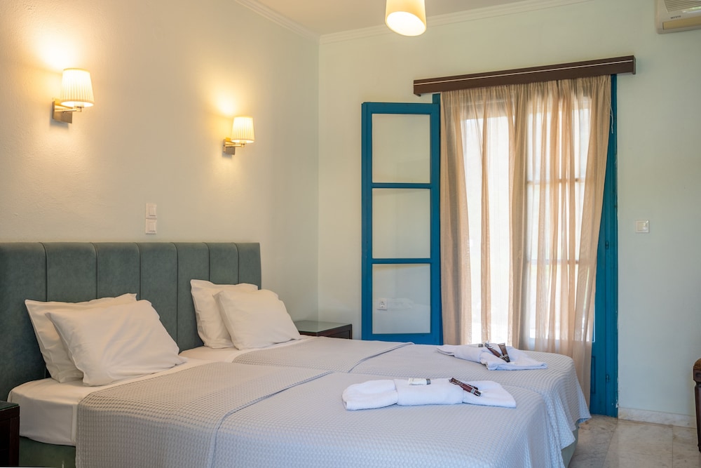 Twin Room, Garden View, Ground Floor photo 3