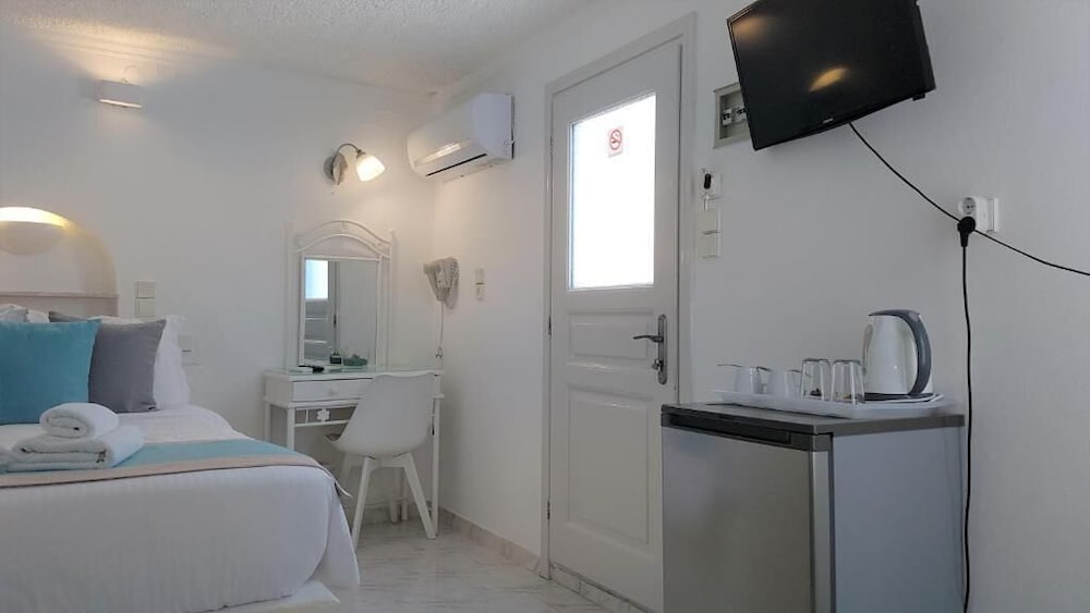 Standard Room (Shared Balcony)