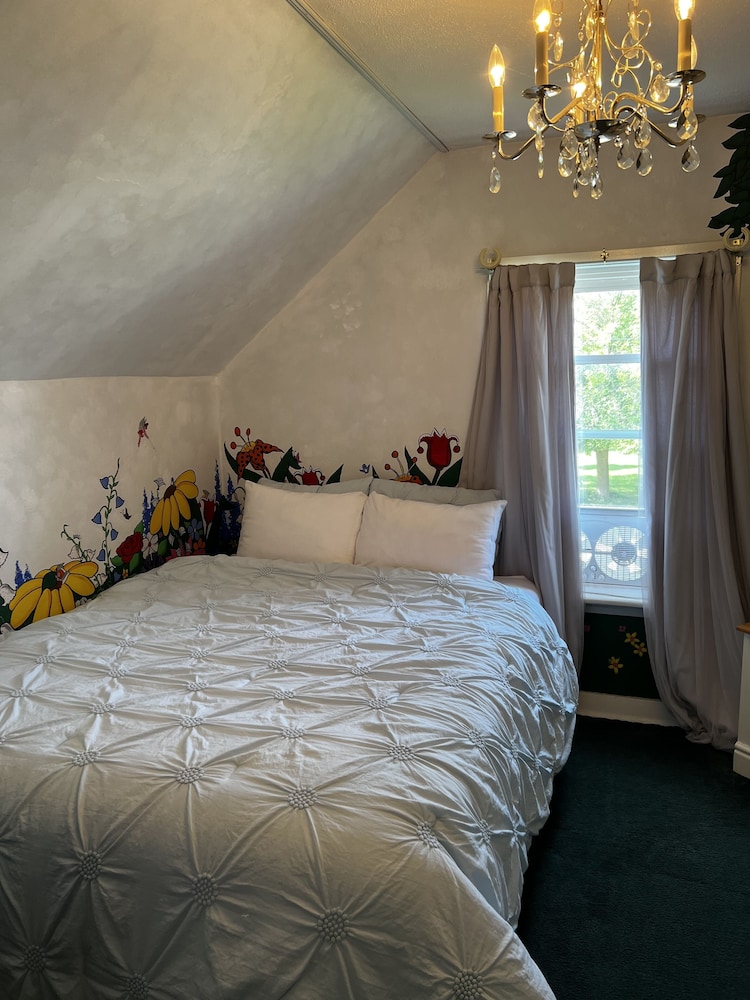Garden Room (1 Queen Bed)
