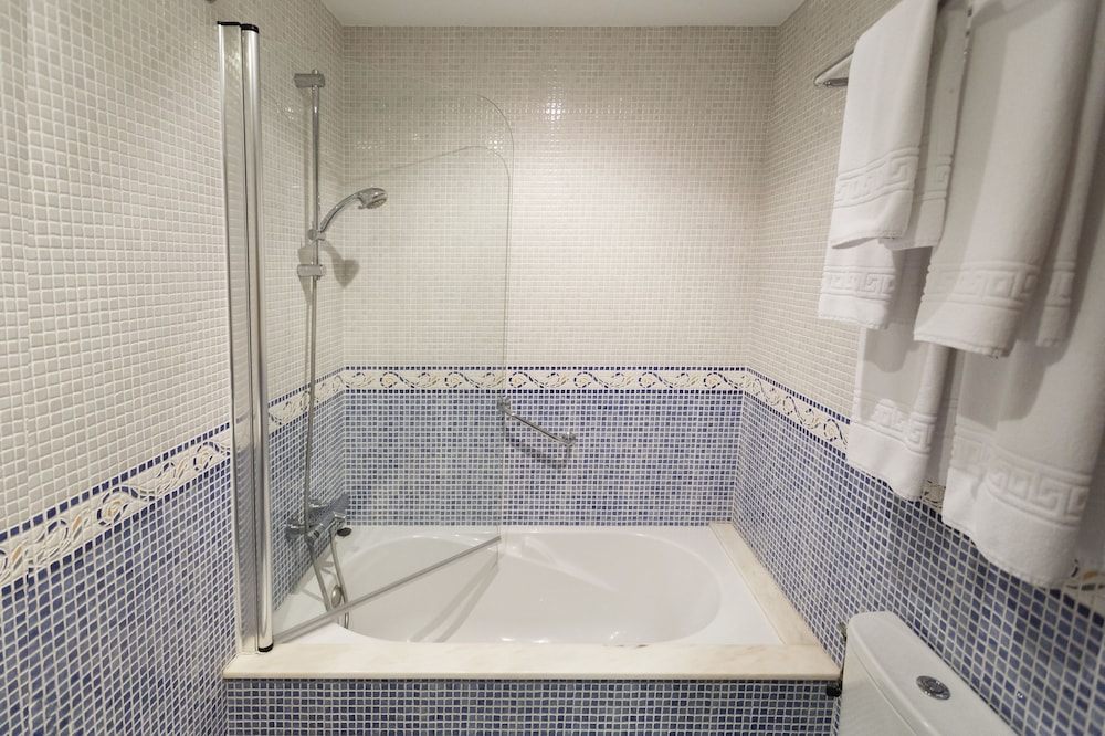 Double Room, 1 Double or 2 Twin Beds - Photo 12