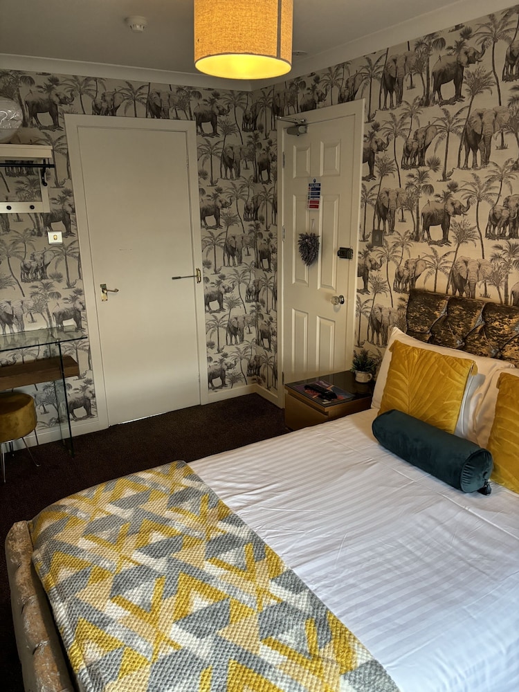 Double Room, Ensuite (Small) photo 2