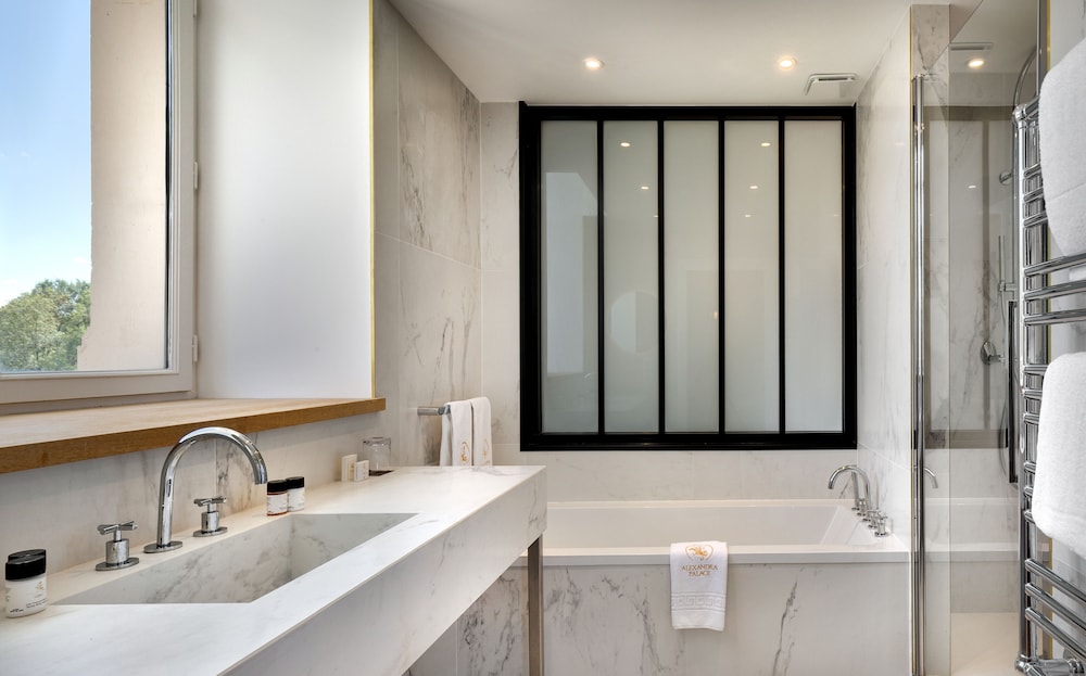Suite - Photo 3