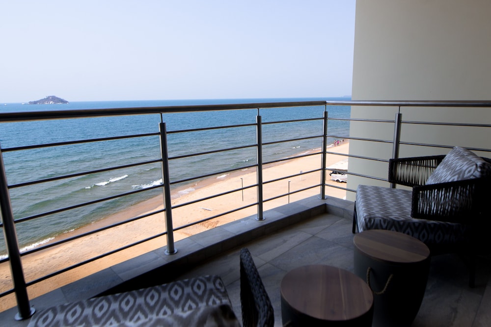 Suite - Photo 6