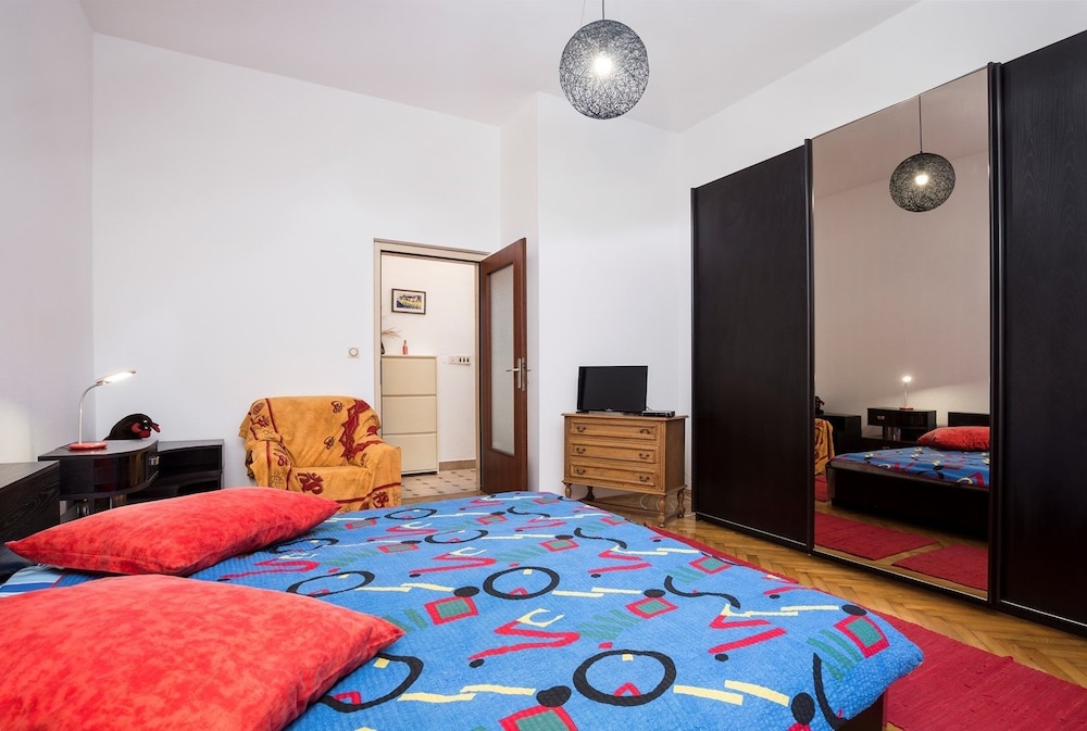 Apartment, Multiple Beds