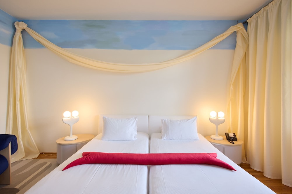 Double Room (Art) - Photo 10