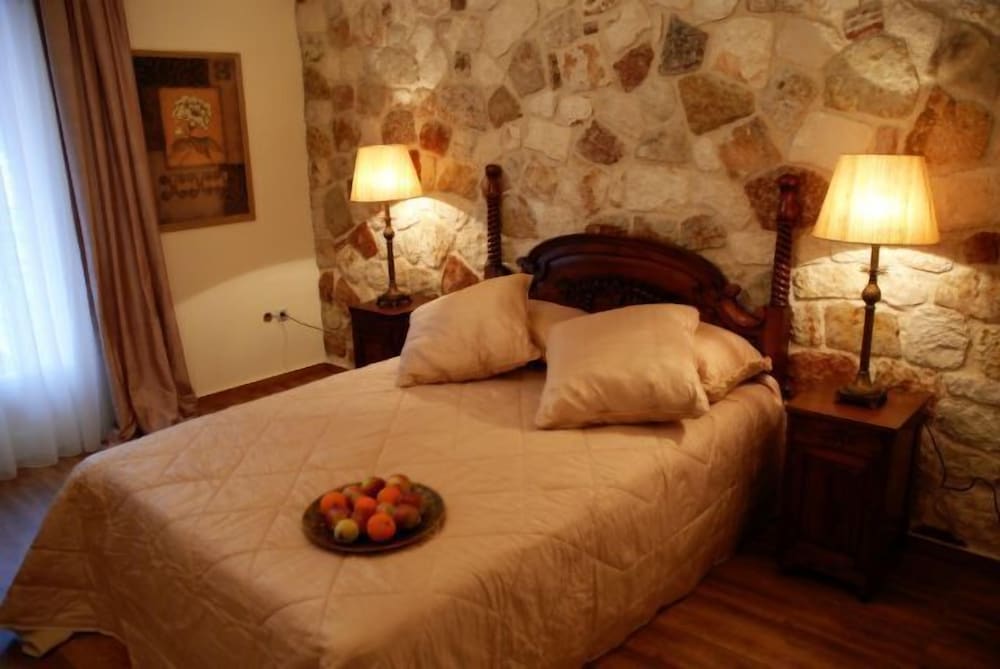 Suite, Partial Sea View