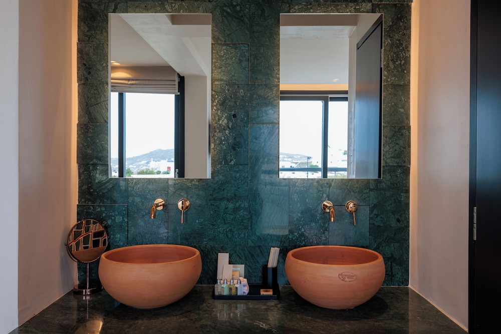Deluxe Double Outdoor Jetted Tub SeaView - Photo 5