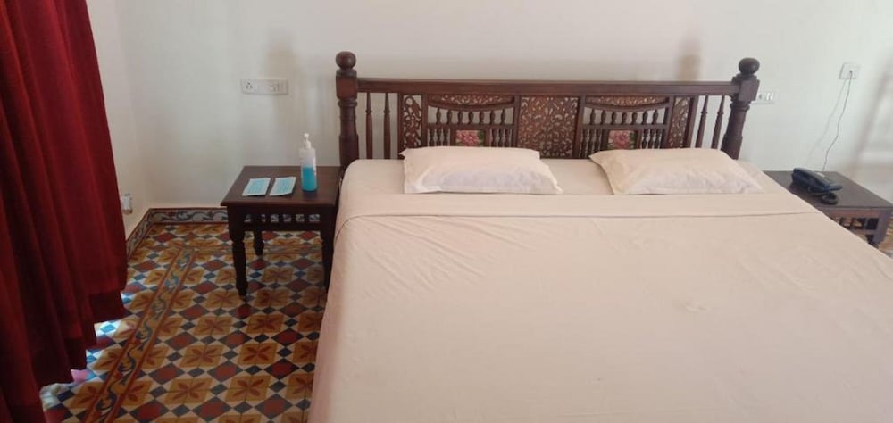 Deluxe Room - Photo 6