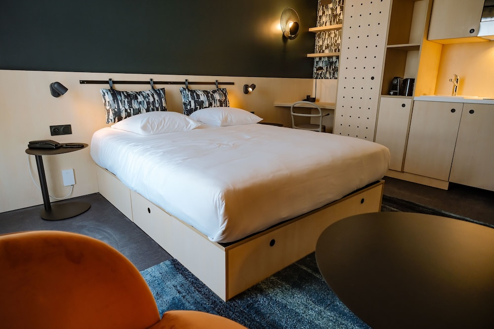 Comfort Room, 1 Double Bed, Lake View - Photo 3
