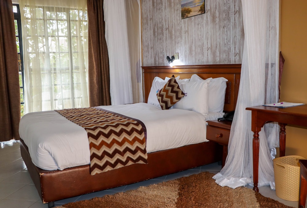 Deluxe Room, 1 Queen Bed, Courtyard View photo 1