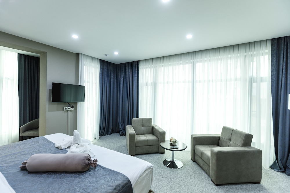 Family Suite, 1 King Bed with Sofa bed photo 1
