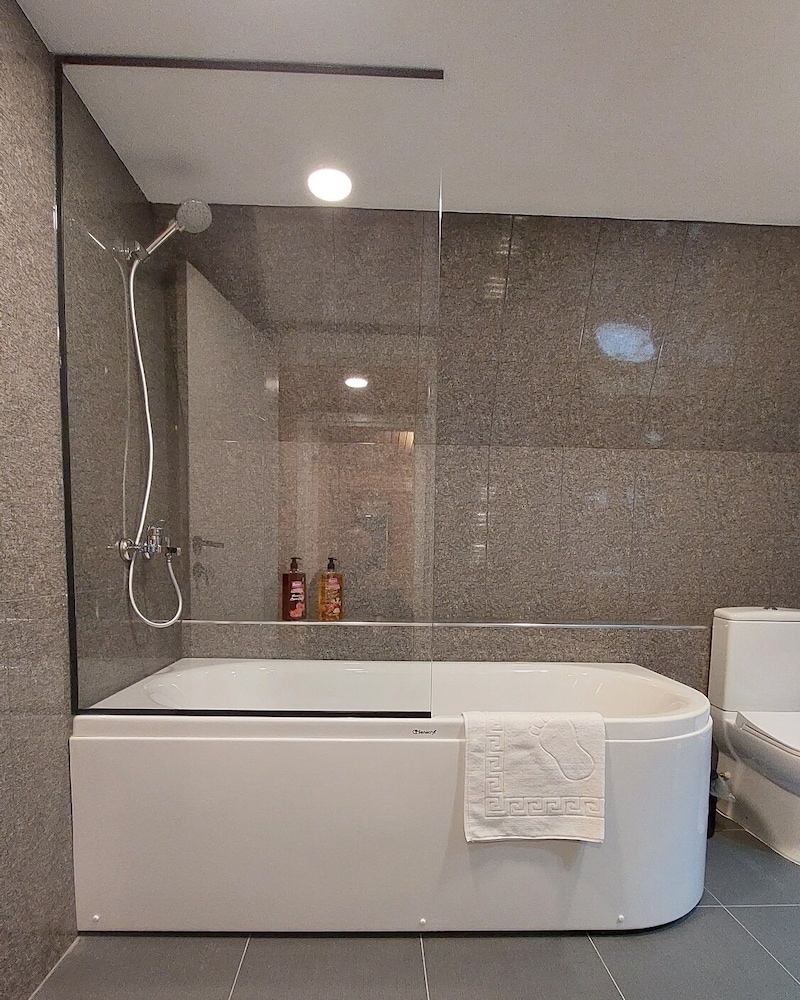Elite Bungalow photo 3