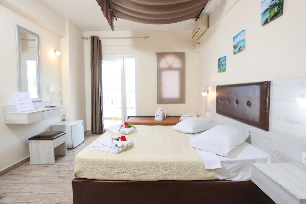 Triple Room, Partial Sea View