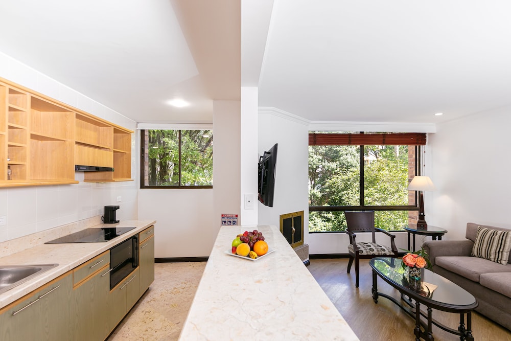 Grand Suite, 2 Bedrooms, Kitchen - Photo 9