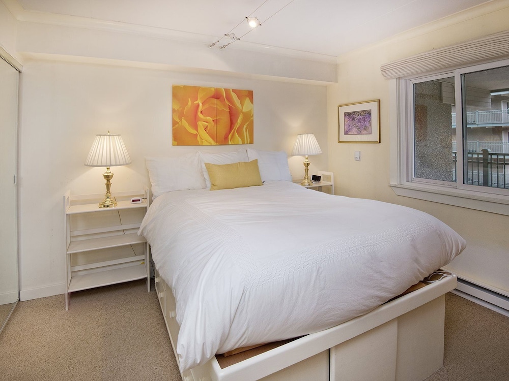 Condo (Vantage Point Condo 307)