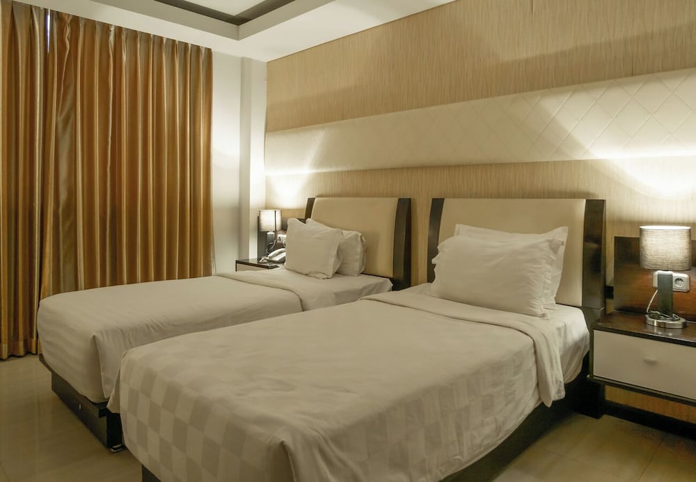 Standard Twin Room, City View