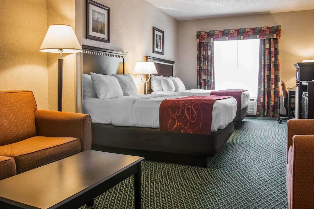 Suite, 2 Queen Beds - Photo 2