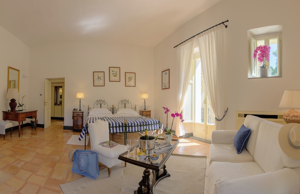Family Suite, 2 Bedrooms, 2 Bathrooms, Garden View (Luxury Suite for three first floor) photo 1