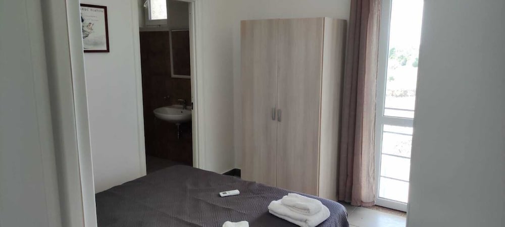 Economy Room, 1 Queen Bed, Non Smoking, Garden View photo 3