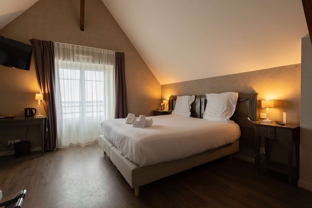 Superior Room, 1 King Bed, Non Smoking, Sea View (Twin bed on request;with Extra Bed) - Photo 5