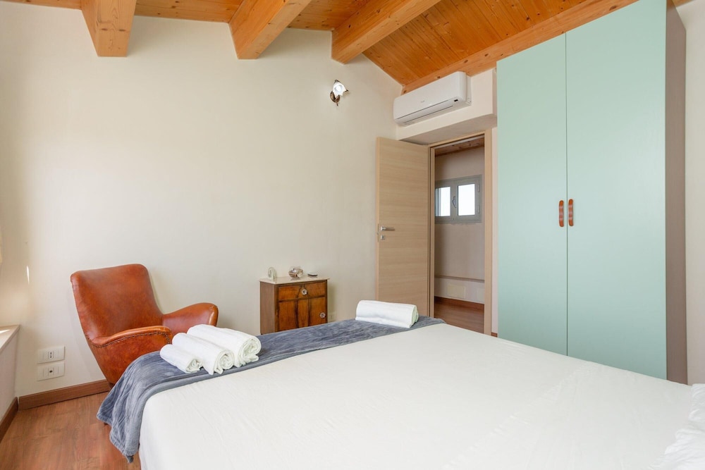 Villa photo 1