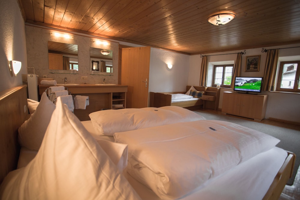 Traditional Triple Room, Shared Bathroom
