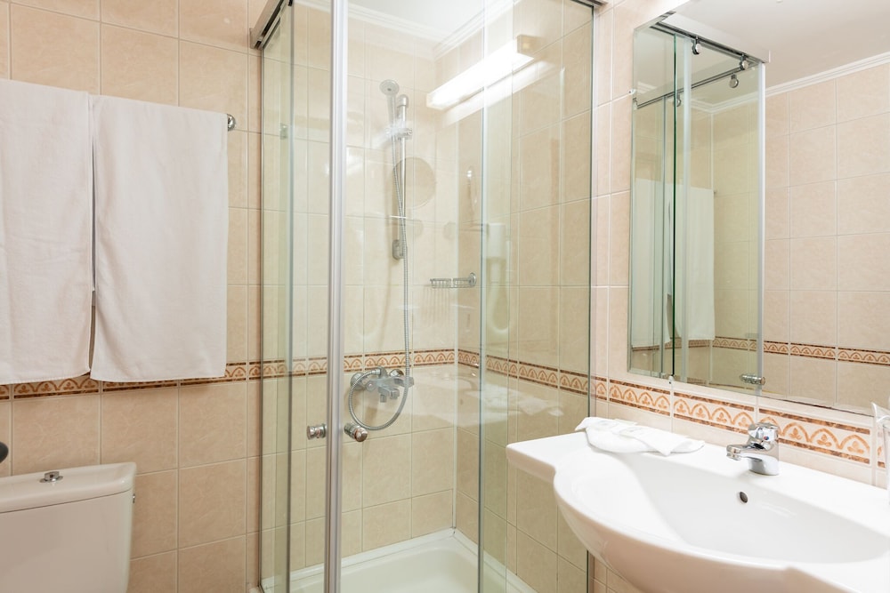 Standard Triple Room, Balcony (Park View)