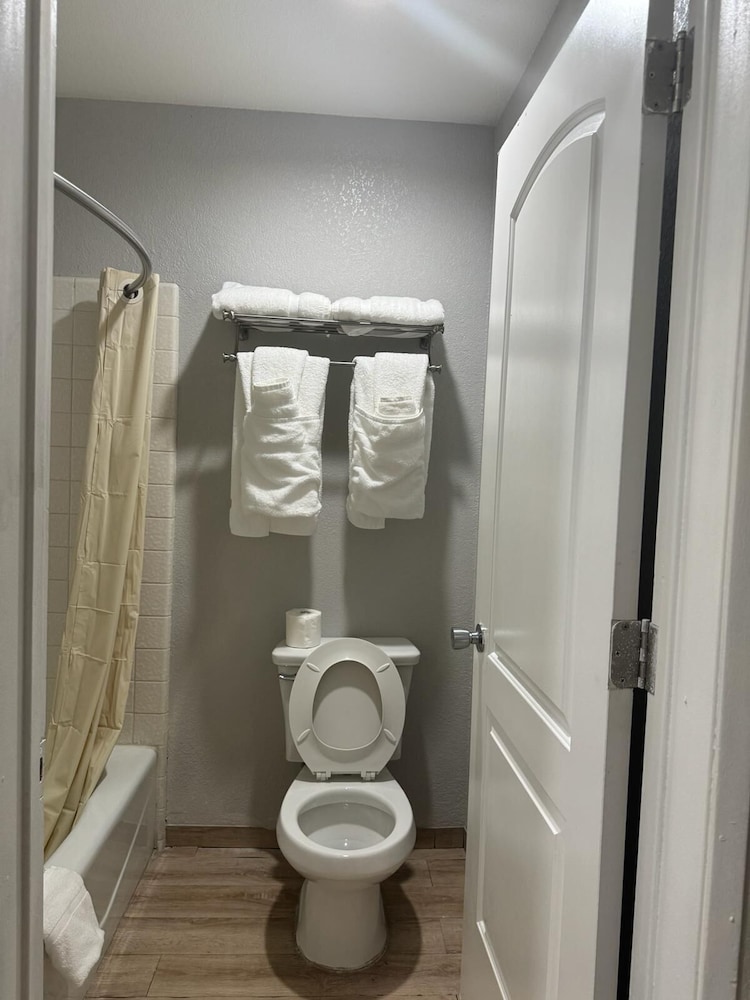 Room, 2 Double Beds, Non Smoking - Photo 2