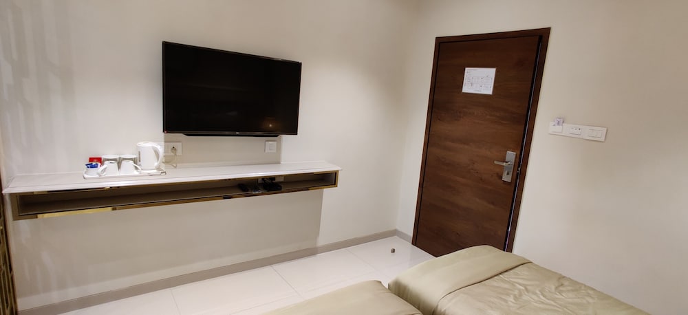 Deluxe Double or Twin Room - Photo 31