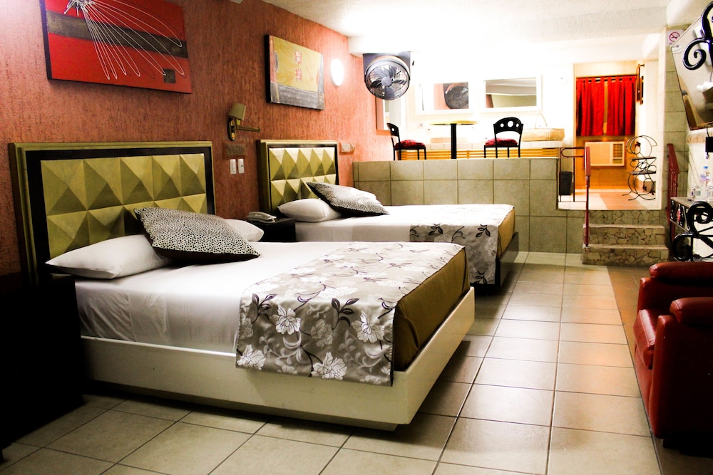 Double Room, 2 Queen Beds photo 2