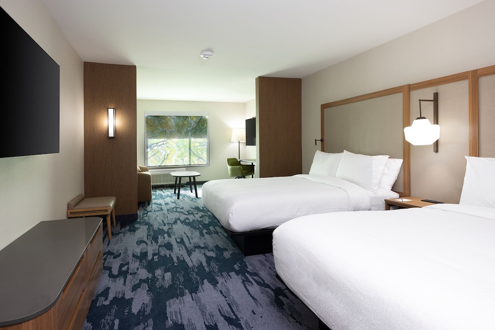 Suite, 2 Queen Beds - Photo 2
