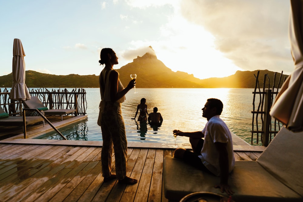 Room, 1 Bedroom, Mountain View, Overwater (otemanu Mountain View)