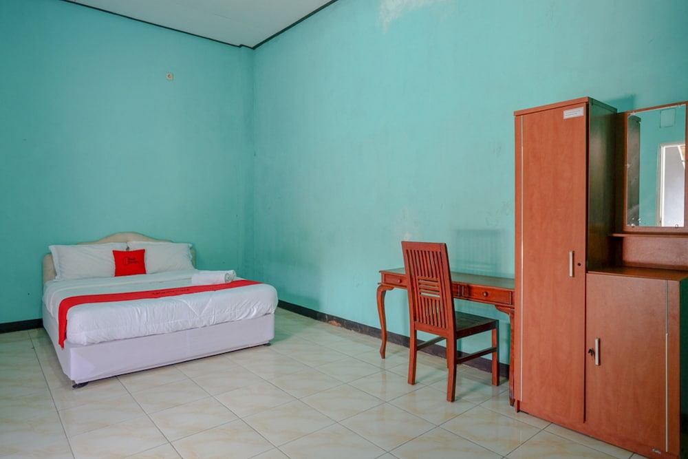Economy Double Room (Reddoorz) photo 3