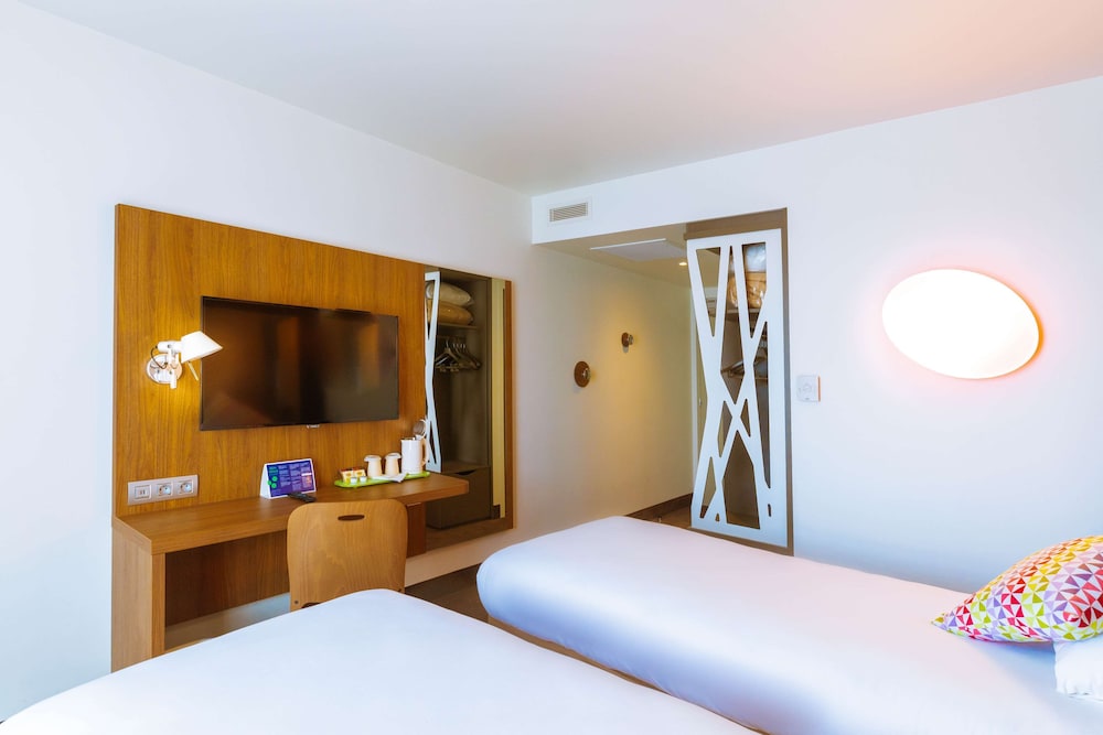 Standard Room, 2 Twin Beds - Photo 1
