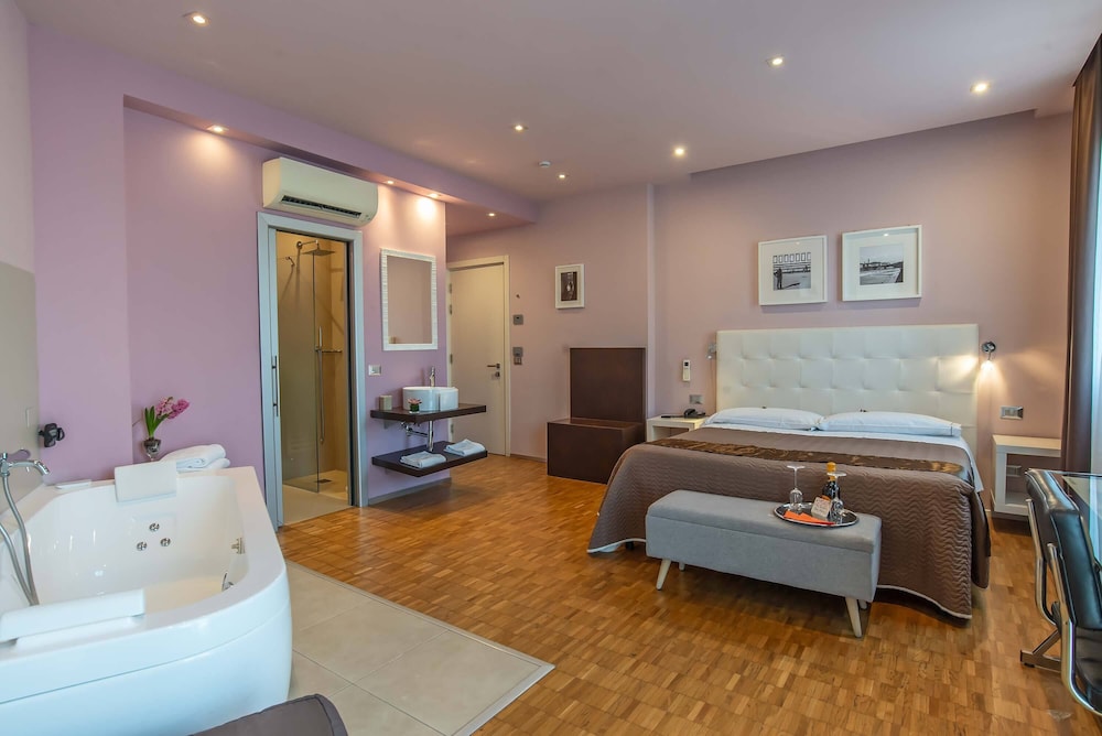 Superior Double Room, Jetted Tub photo 1