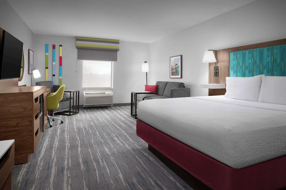 Deluxe Room, 1 King Bed, Non Smoking - Photo 2