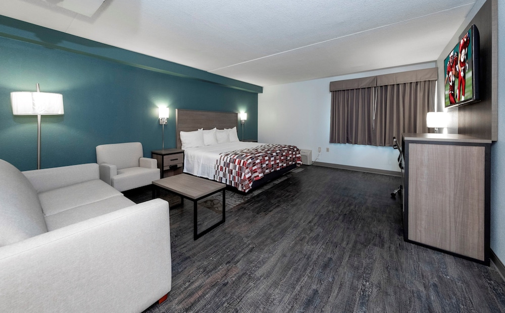 Suite, 1 King Bed (Smoke Free) - Photo 5