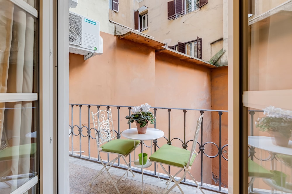 Deluxe Double Room, 1 Queen Bed, Balcony (Balcone) photo 3